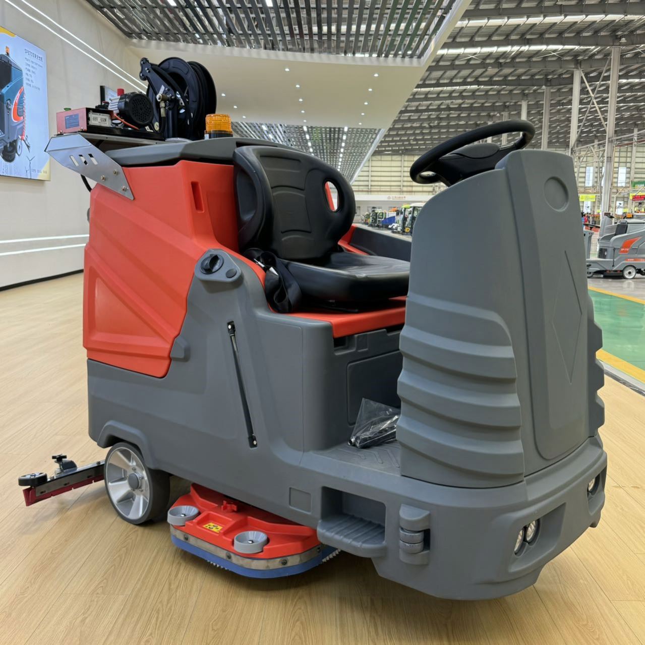 Doppelbürsten-Elektro-Scheuers – Industrial Floor Scrubber Bewertung und Preis