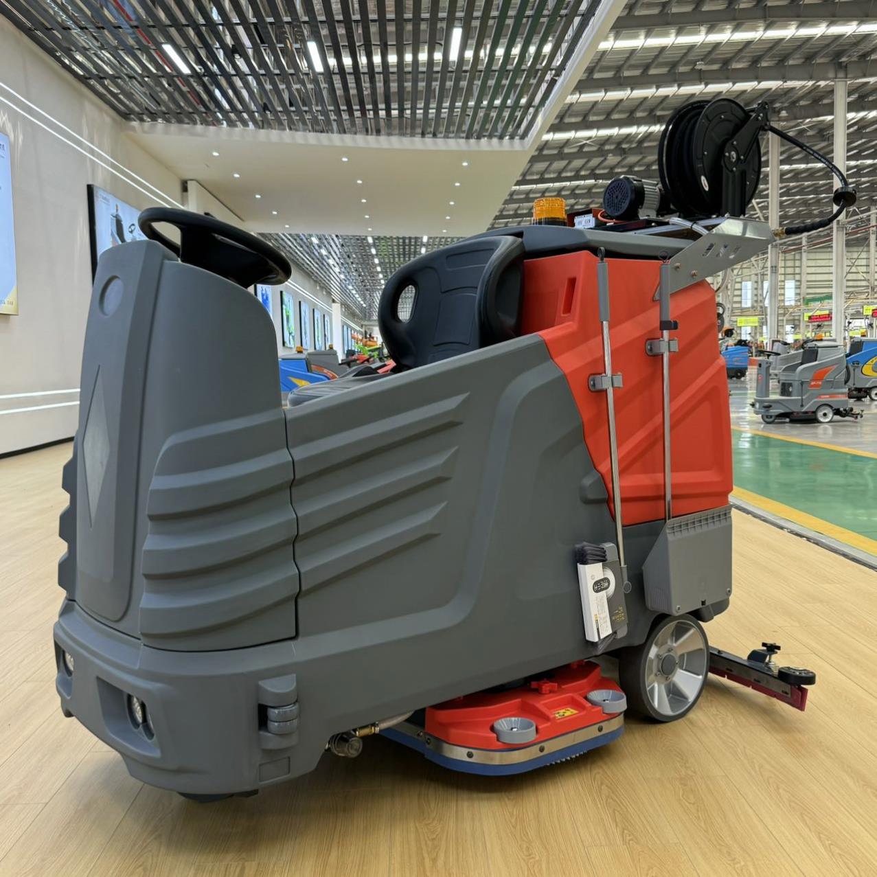 Doppelbürsten-Elektro-Scheuers – Industrial Floor Scrubber Bewertung und Preis