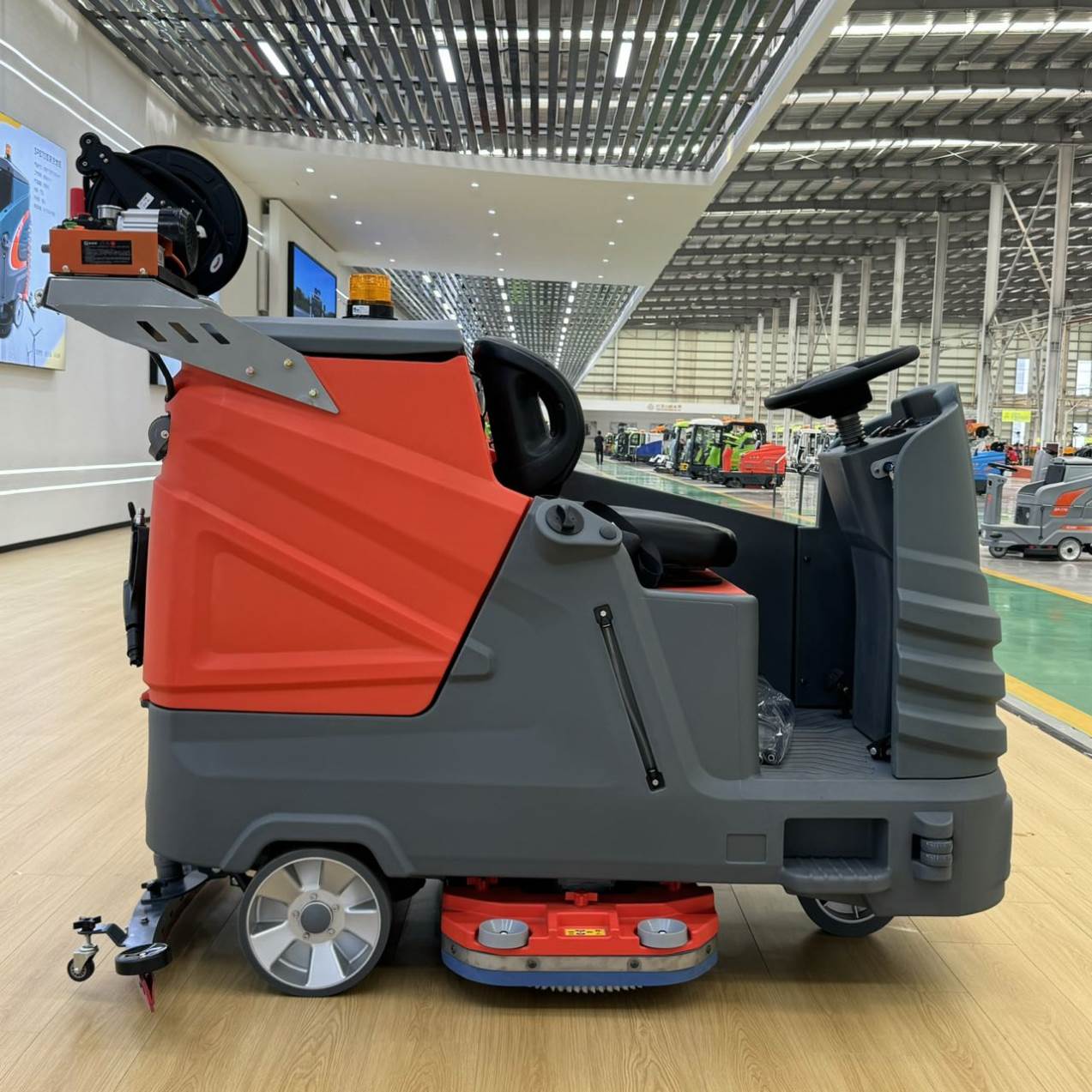 Doppelbürsten-Elektro-Scheuers – Industrial Floor Scrubber Bewertung und Preis